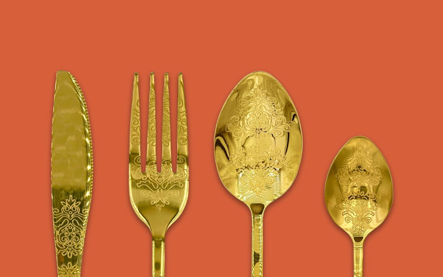 Couverts en inox doré avec motifs floraux pour vaisselle de luxe chez Fochta